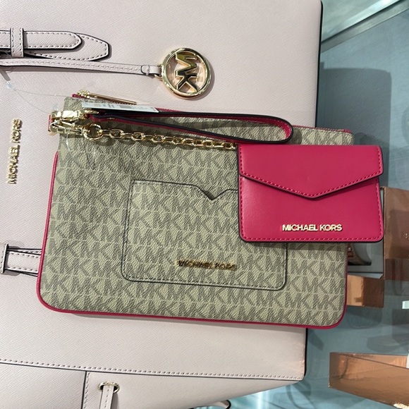MICHAEL KORS JET SET ITEM LG 2 in 1 CARD CASE & WRISTLET
Carmine Pink
NWT - Picture 14 of 16